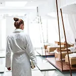 Traumhotel Liebes Rot-fluh Hotel *