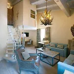 Traumhotel Liebes Rot-fluh Hotel *