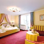 Traumhotel Liebes Rot-fluh Hotel *