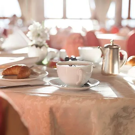 ホテル Traumhotel Liebes Rot-fluh Grän