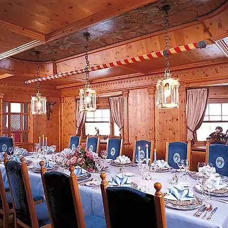 Traumhotel Liebes Rot-fluh