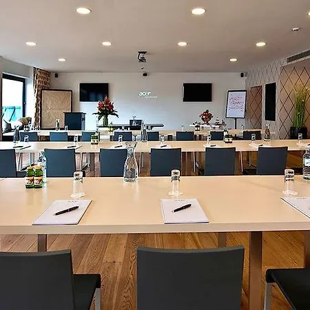 Traumhotel Liebes Rot-fluh Otel *