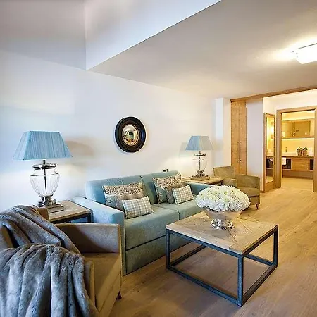 Traumhotel Liebes Rot-fluh ホテル