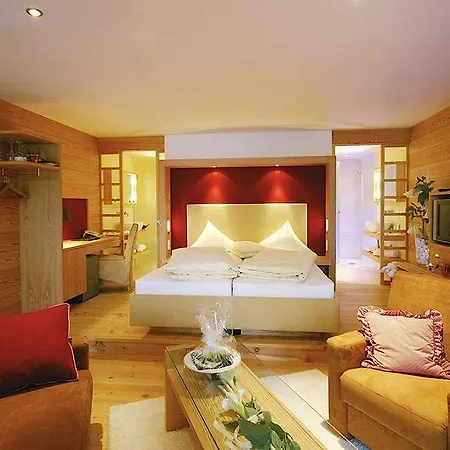 Traumhotel Liebes Rot-fluh * Grän