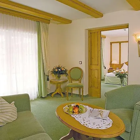 Traumhotel Liebes Rot-fluh Hotell Grän