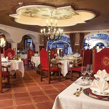 Otel Traumhotel Liebes Rot-fluh