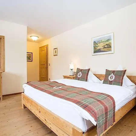 Traumhotel Liebes Rot-fluh Hotell