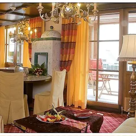 Traumhotel Liebes Rot-fluh 호텔 *