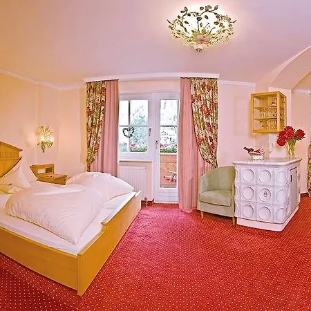 Traumhotel Liebes Rot-fluh Hotell