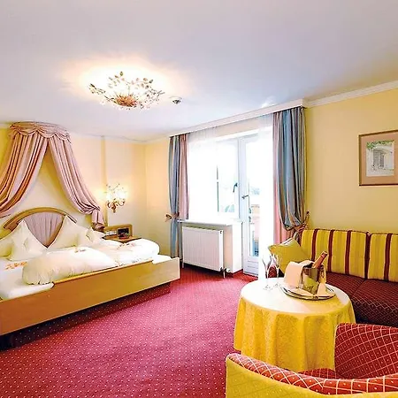Traumhotel Liebes Rot-fluh Otel *