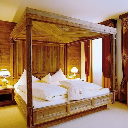 Traumhotel Liebes Rot-fluh * Grän