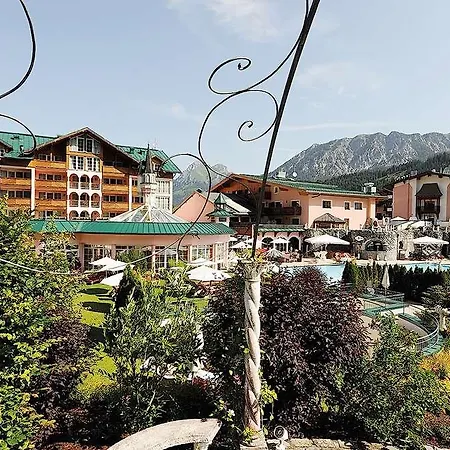 Traumhotel Liebes Rot-fluh * Grän