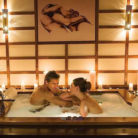 Traumhotel Liebes Rot-fluh Hotel