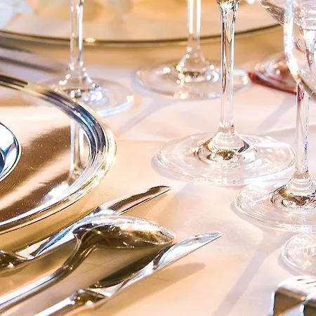 Traumhotel Liebes Rot-fluh Hotel *