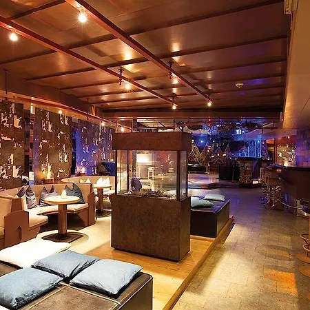 Traumhotel Liebes Rot-fluh * Grän