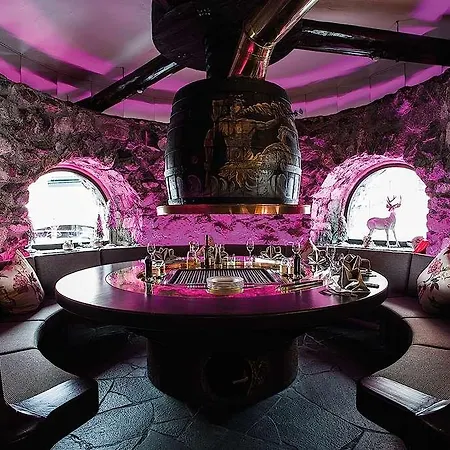 Traumhotel Liebes Rot-fluh *