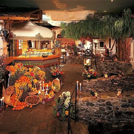 Traumhotel Liebes Rot-fluh Hotel *