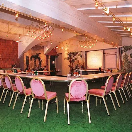 Traumhotel Liebes Rot-fluh *