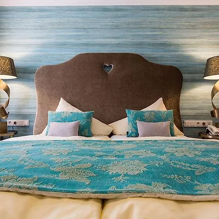 Traumhotel Liebes Rot-fluh Hotel