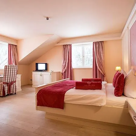 Traumhotel Liebes Rot-fluh *