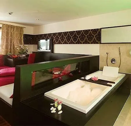 Traumhotel Liebes Rot-fluh Hotel Grän