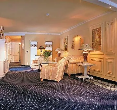 Traumhotel Liebes Rot-fluh