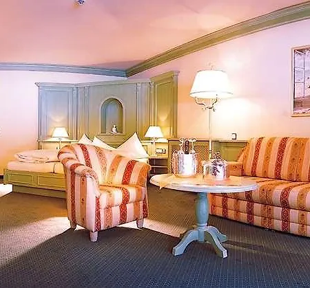 Traumhotel Liebes Rot-fluh Hotel *