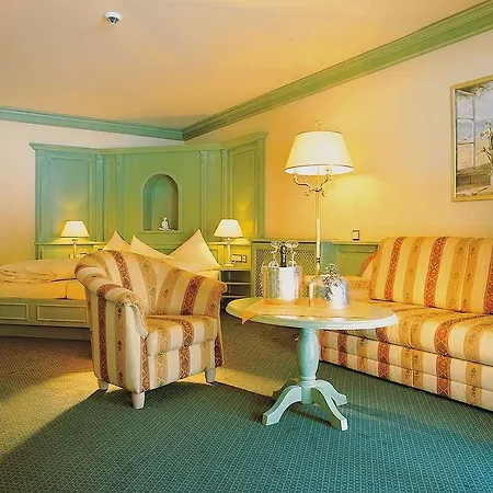 Traumhotel Liebes Rot-fluh Hotel