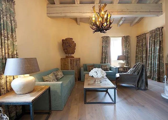 Traumhotel Liebes Rot-fluh Hotel