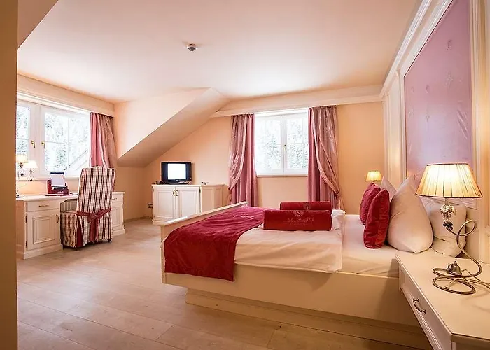 Traumhotel Liebes Rot-fluh *